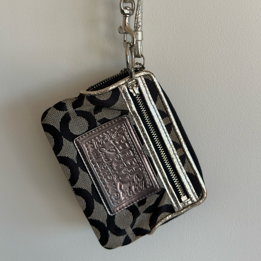 COACH Poppy Signature Op Art Wristlet metallic silver/black